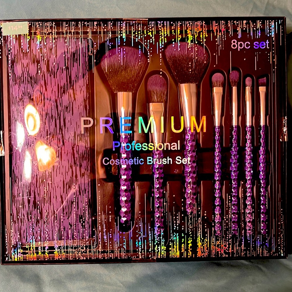 Women’s eight piece brush sets